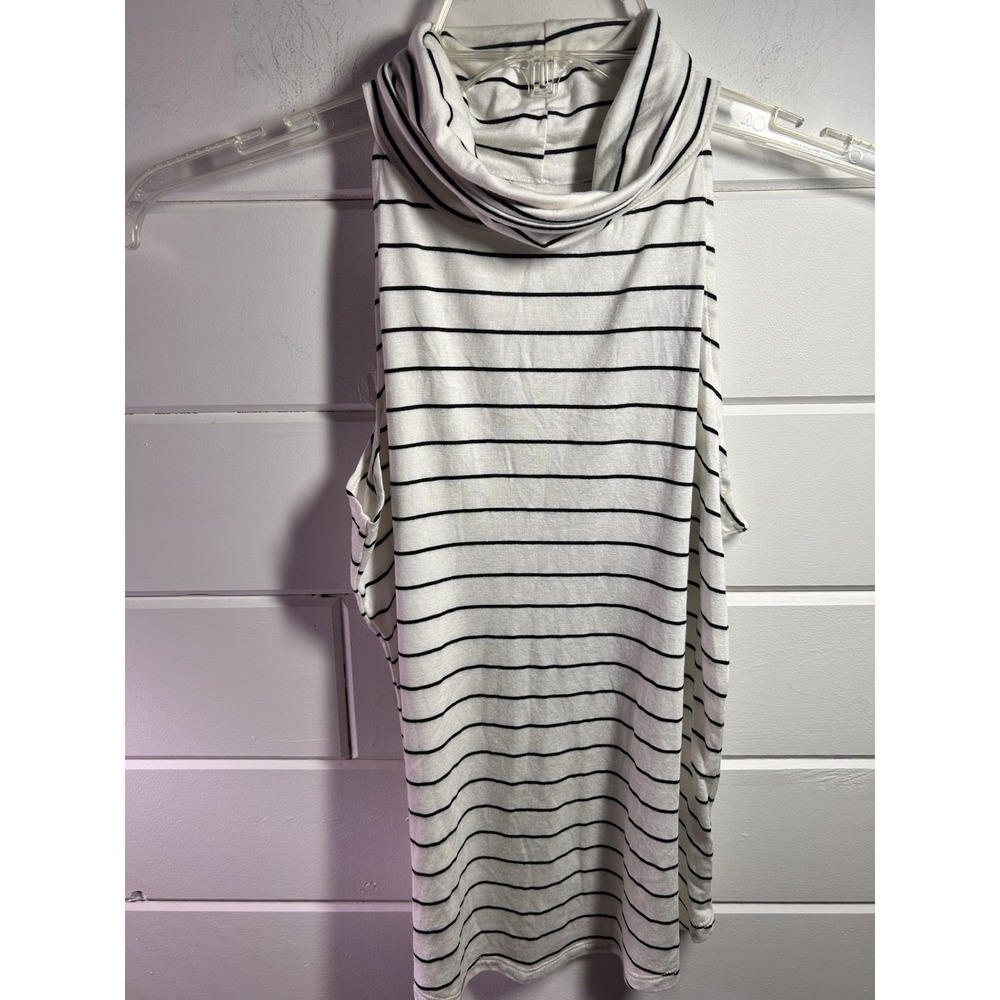 NWT  Abercrombie Fitch top Sleeveless Size Small